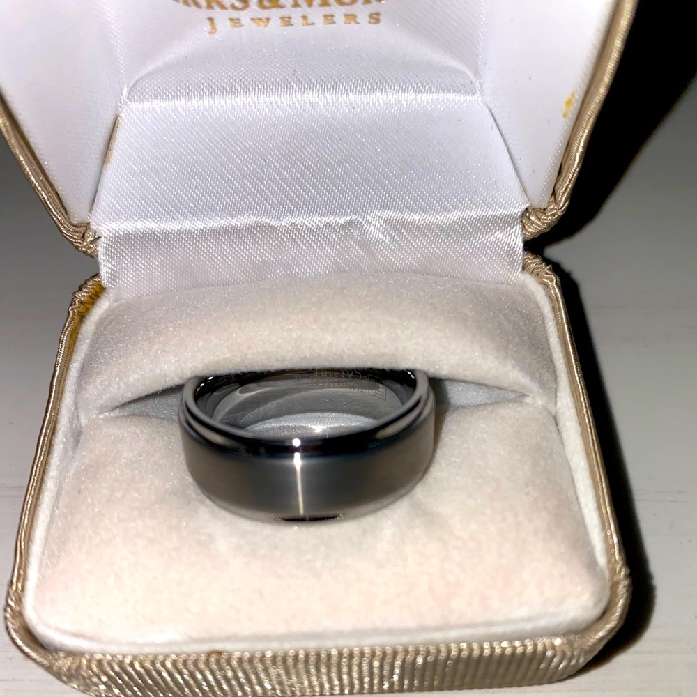 Men’s wedding band